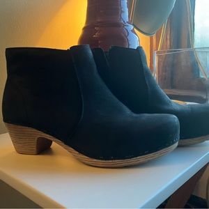 Dansko Maria Nubuck Ankle Boots black size 37